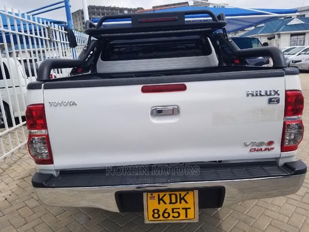 Toyota Hilux SR5 4x4 2015 White - thumbnail 5