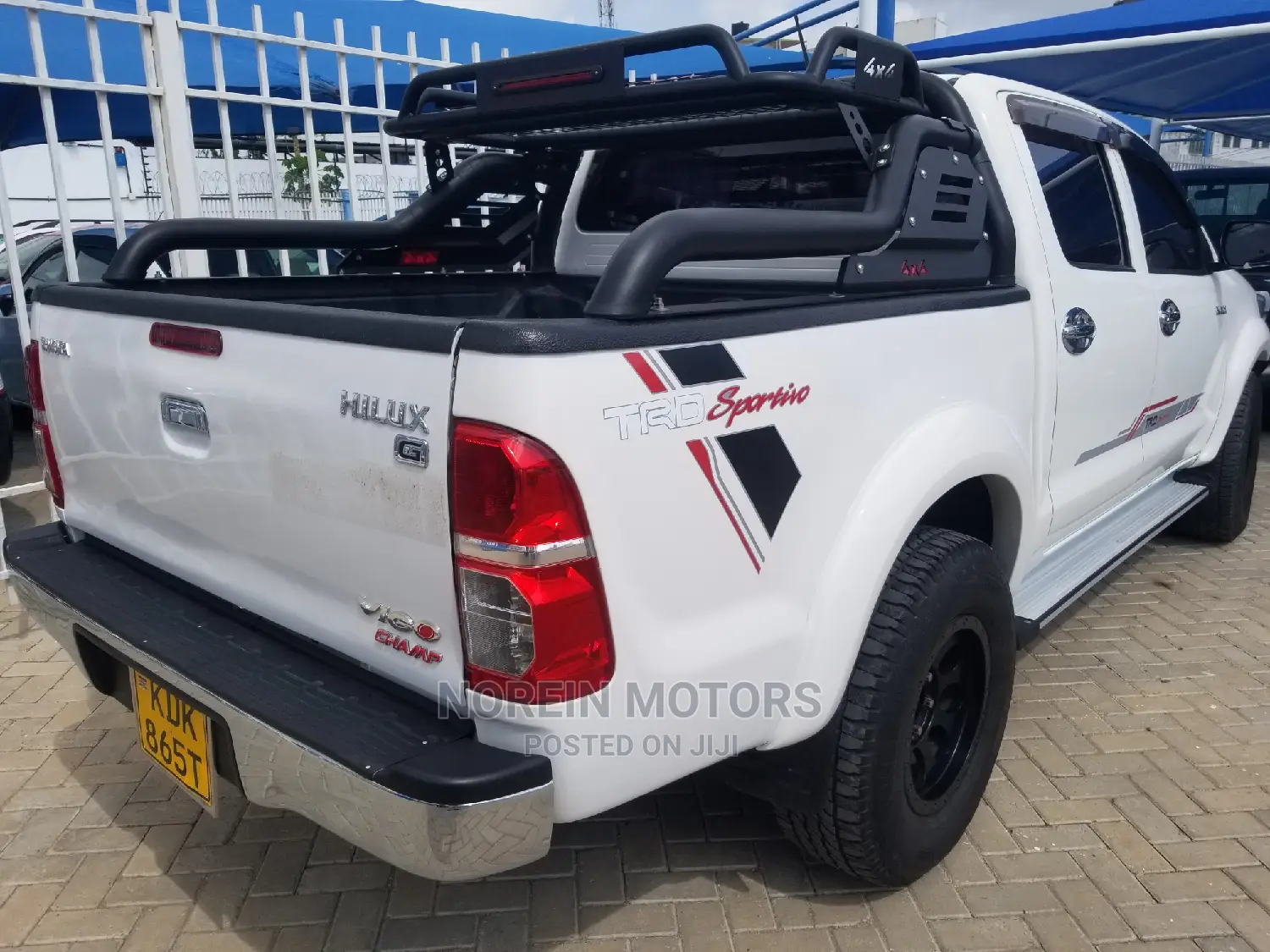 Toyota Hilux SR5 4x4 2015 White