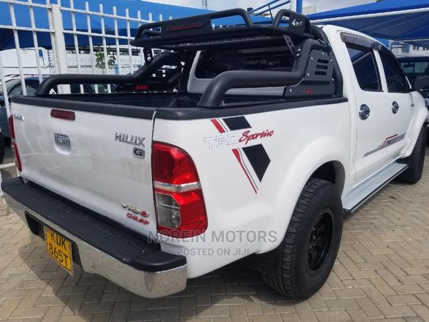 Toyota Hilux SR5 4x4 2015 White - thumbnail 8
