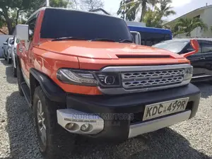 Toyota FJ Cruiser 2014 Orange