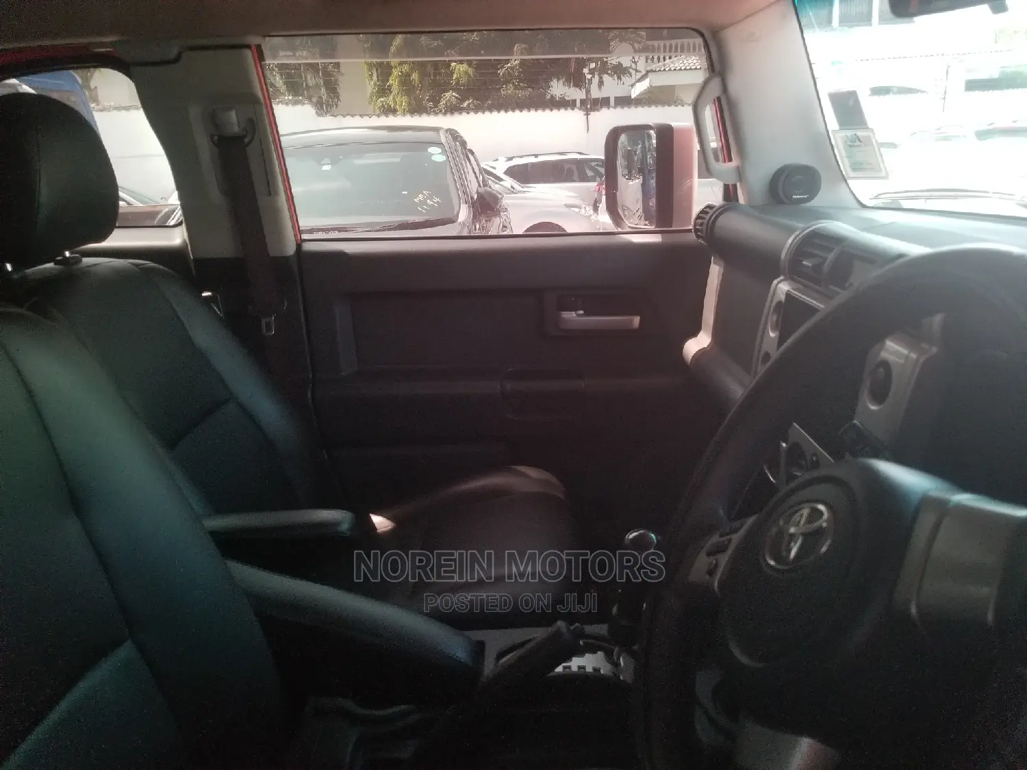 Toyota FJ Cruiser 2014 Orange
