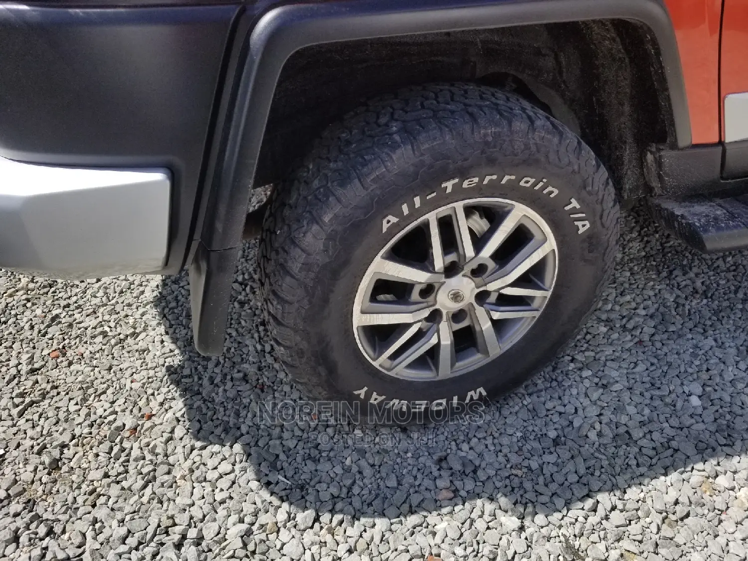 Toyota FJ Cruiser 2014 Orange