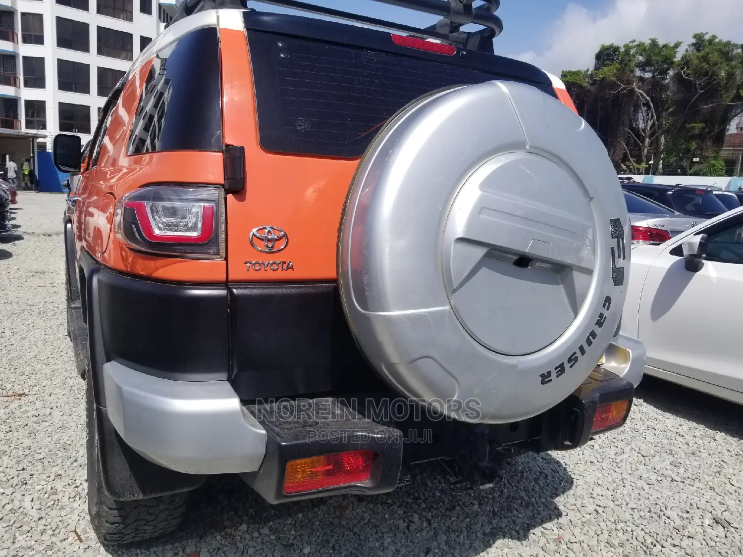 Toyota FJ Cruiser 2014 Orange