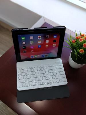 Apple iPad Air 32 GB Gray - main view