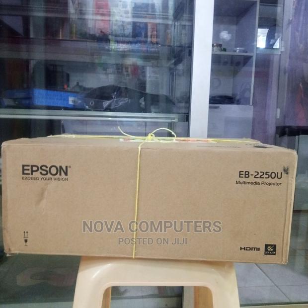 Epson EB-2250U Projector 3LCD WUXGA 5000 Lumens - thumbnail 2