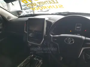 Toyota Land Cruiser 4.6 V8 ZX 2016 White