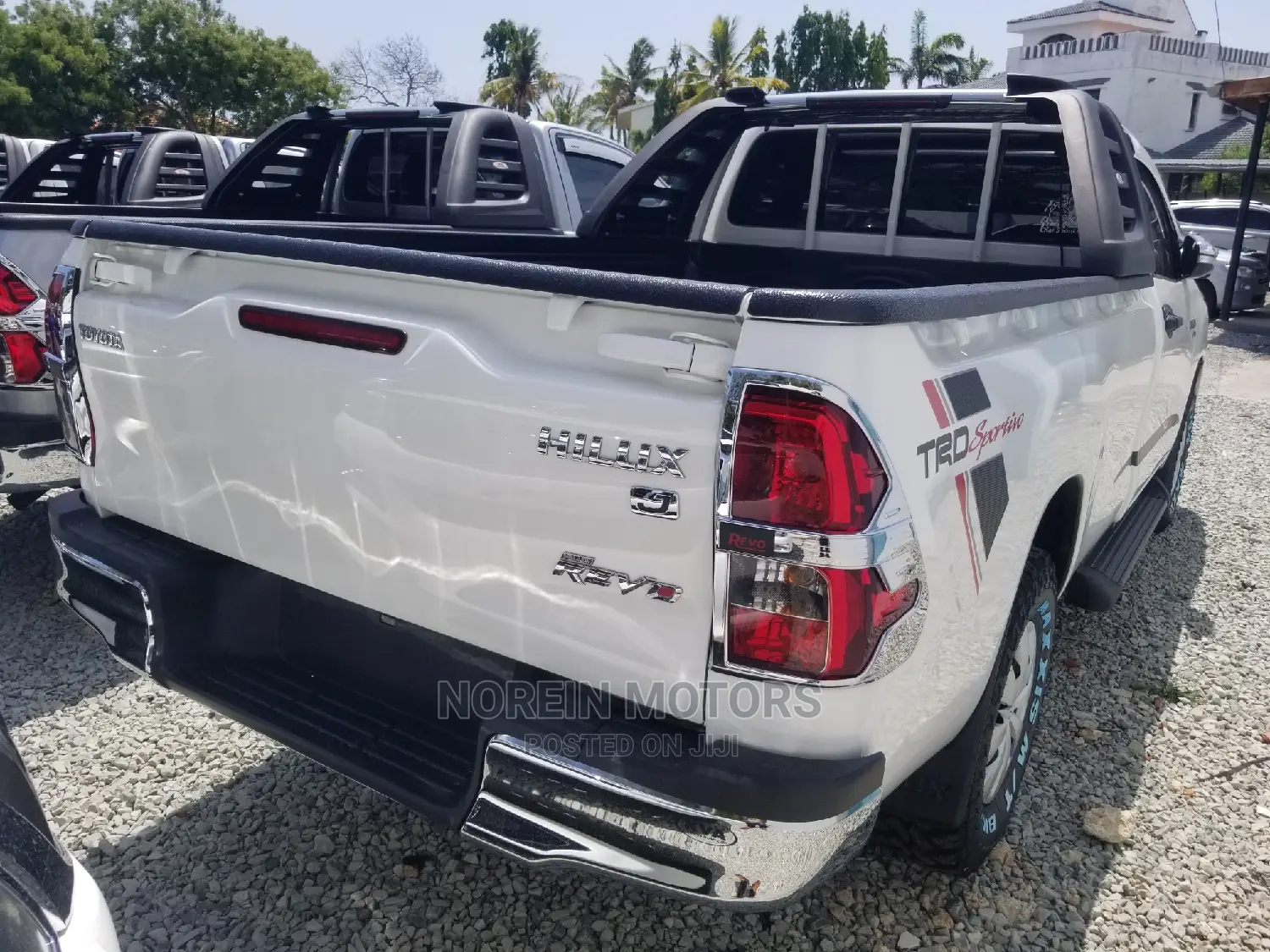Toyota Hilux SR 4x4 2015 White