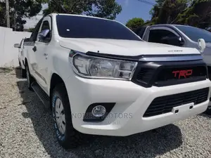 Toyota Hilux SR 4x4 2015 White