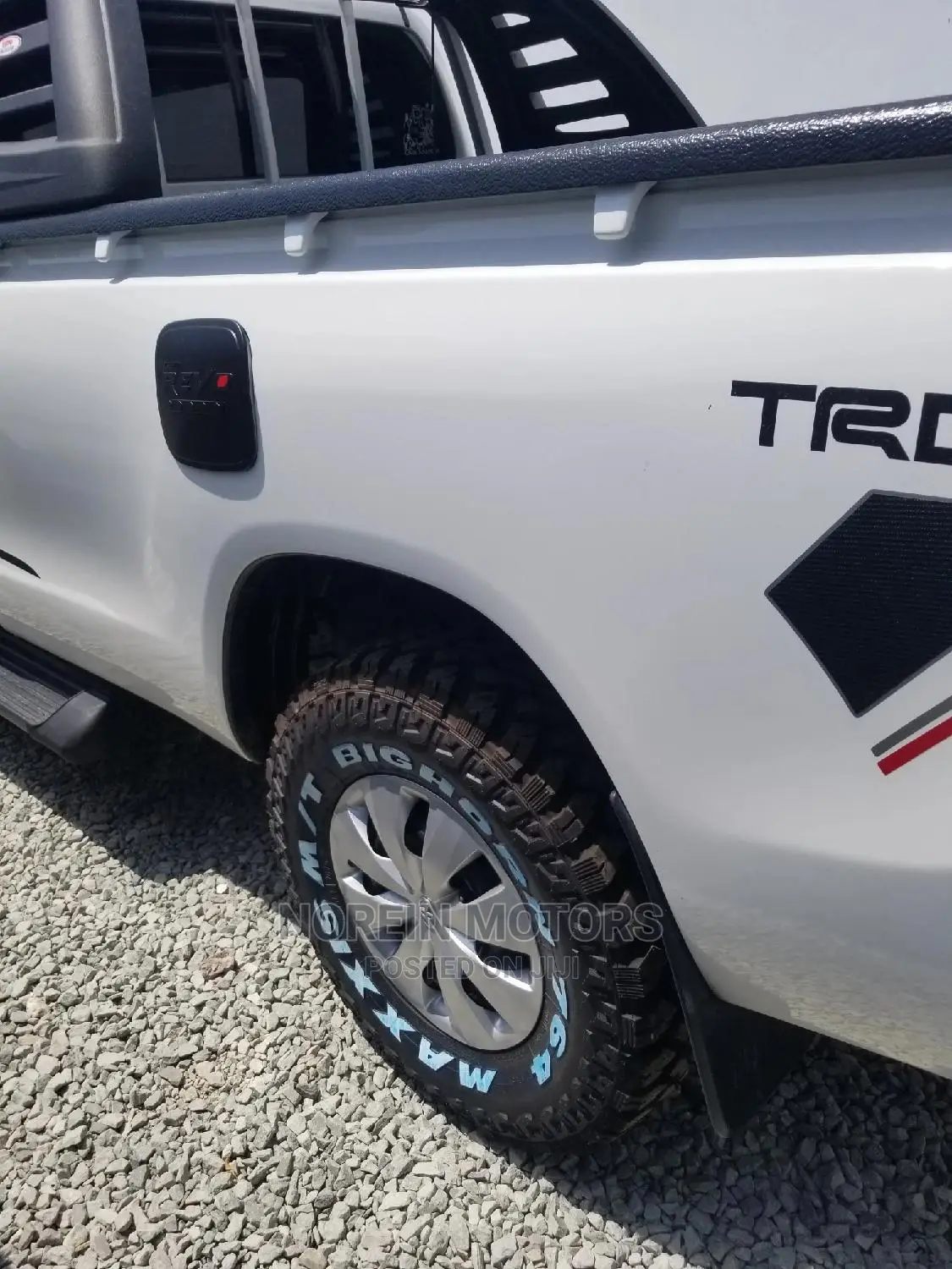 Toyota Hilux SR 4x4 2015 White