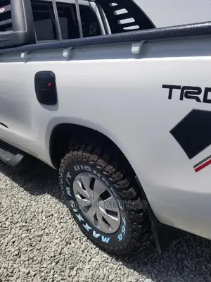 Toyota Hilux SR 4x4 2015 White