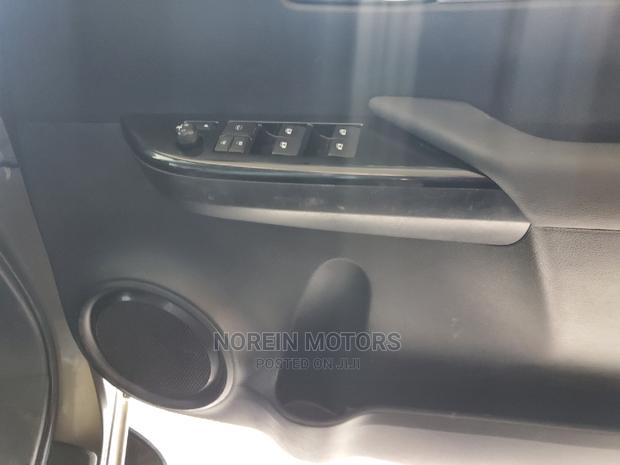 Toyota Hilux 2016 Brown - thumbnail 5