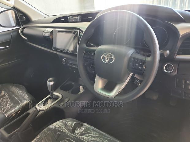 Toyota Hilux 2016 Brown - thumbnail 7