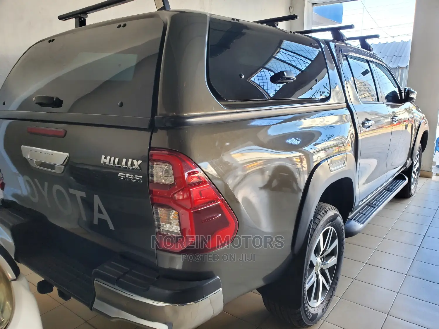 Toyota Hilux 2016 Brown