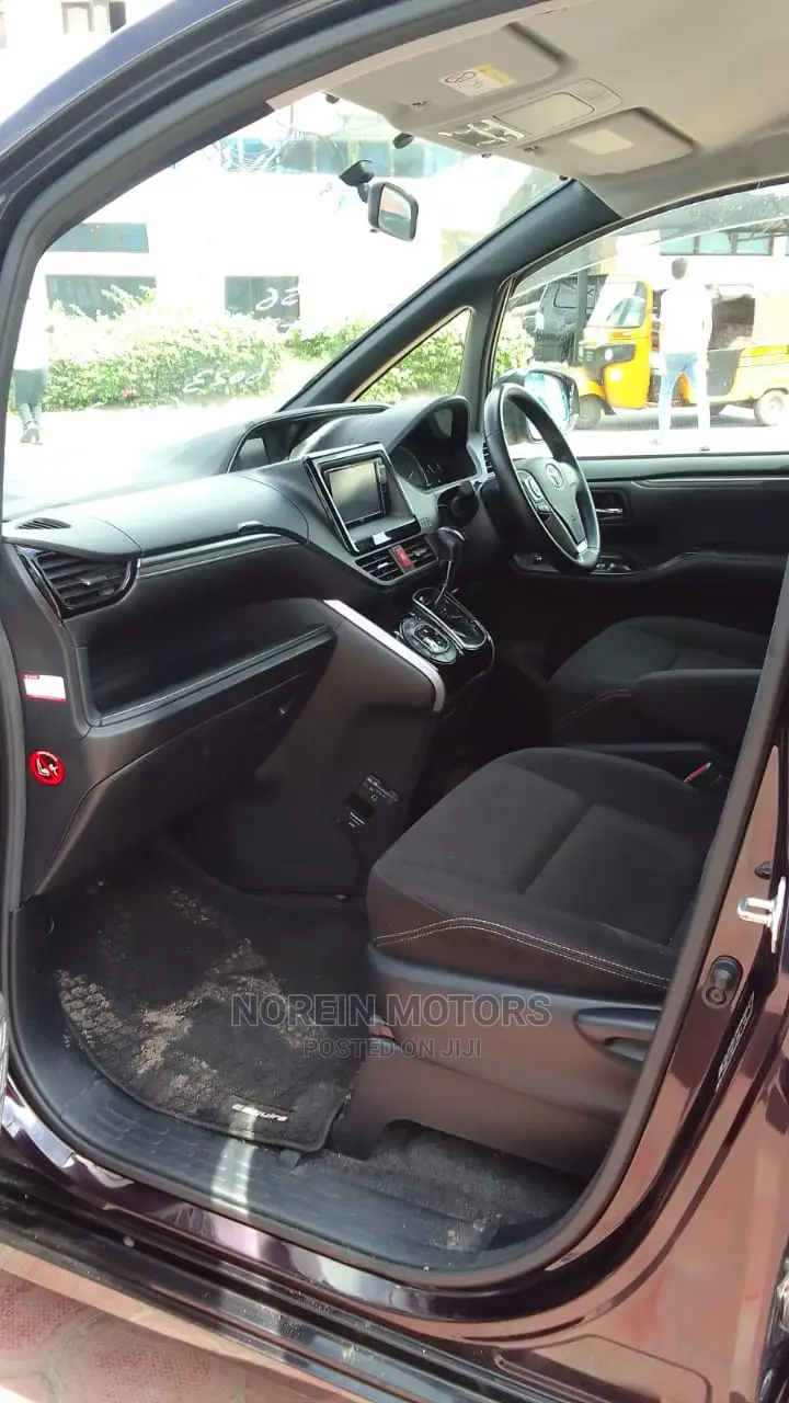 Toyota Esquire 2016 Blue