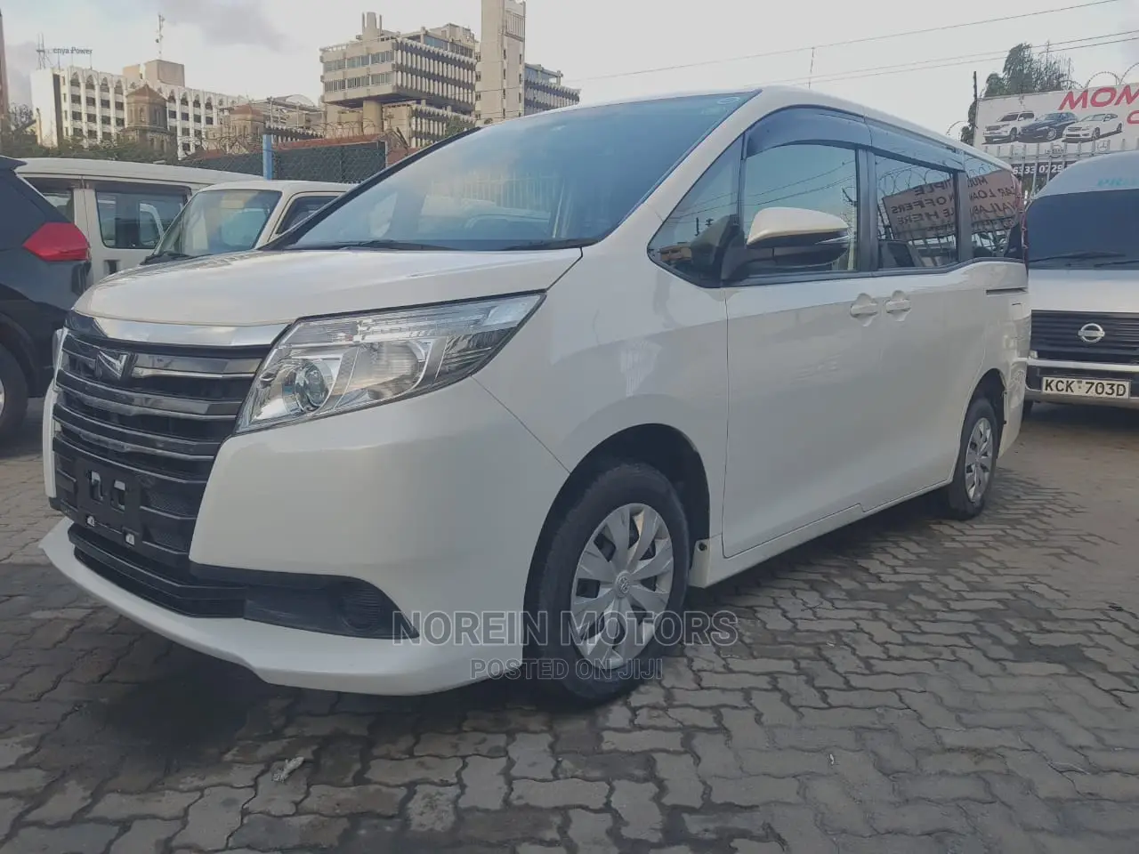 Toyota Esquire 2015 Off White