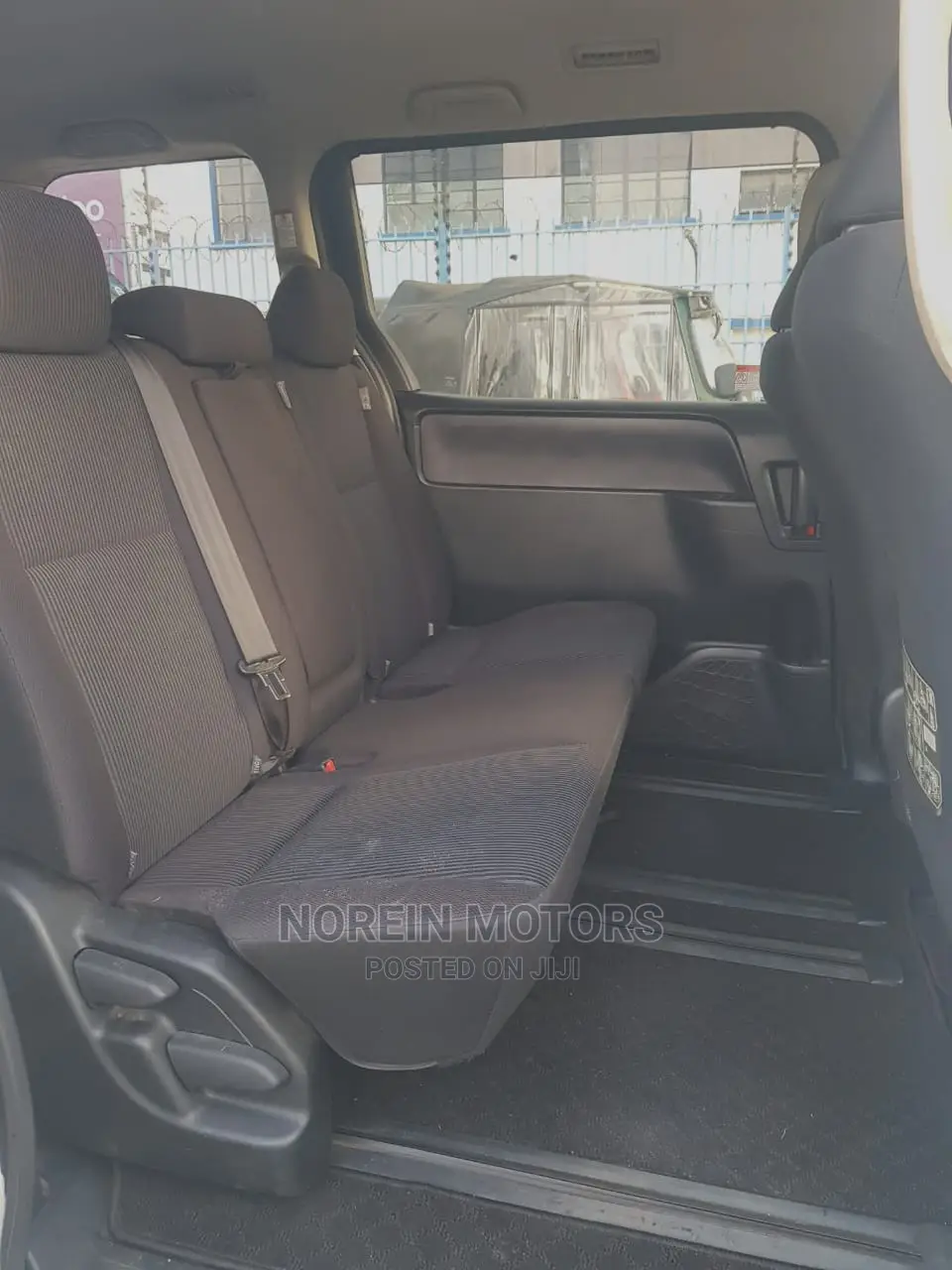 Toyota Esquire 2015 Off White