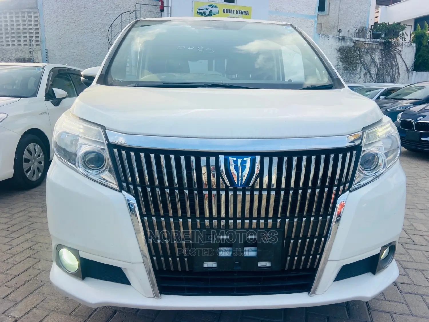 Toyota Esquire 2015 Off White