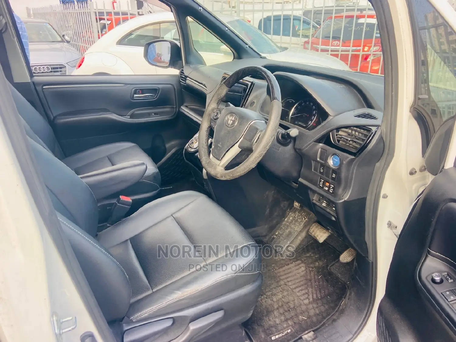 Toyota Esquire 2015 Off White