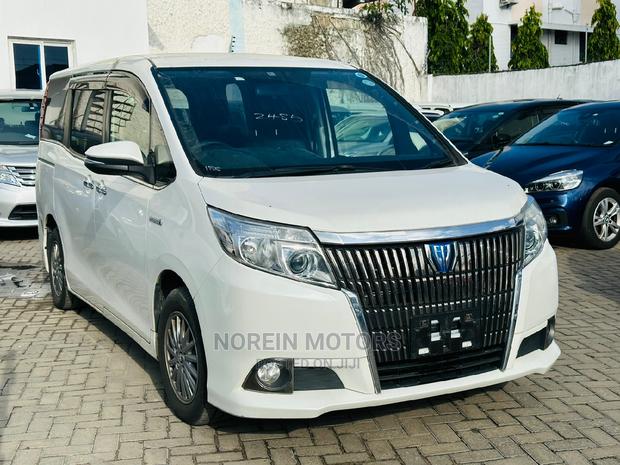 Toyota Esquire 2015 White - thumbnail 5