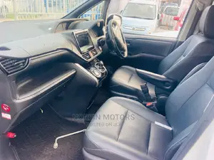 Toyota Esquire 2015 White