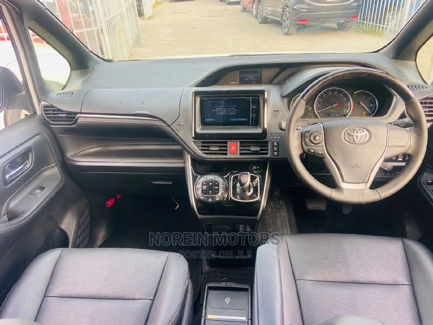 Toyota Esquire 2015 White