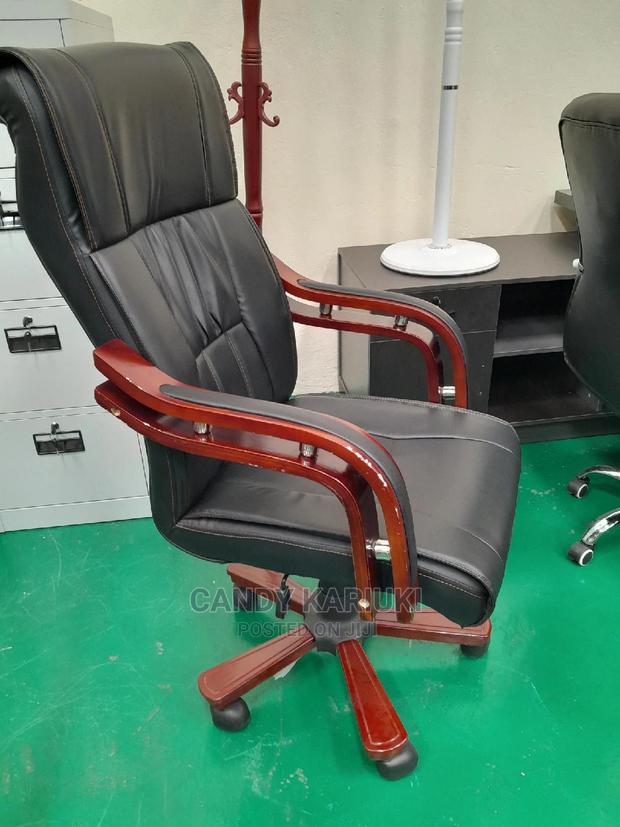 Smart Office Chair - main view