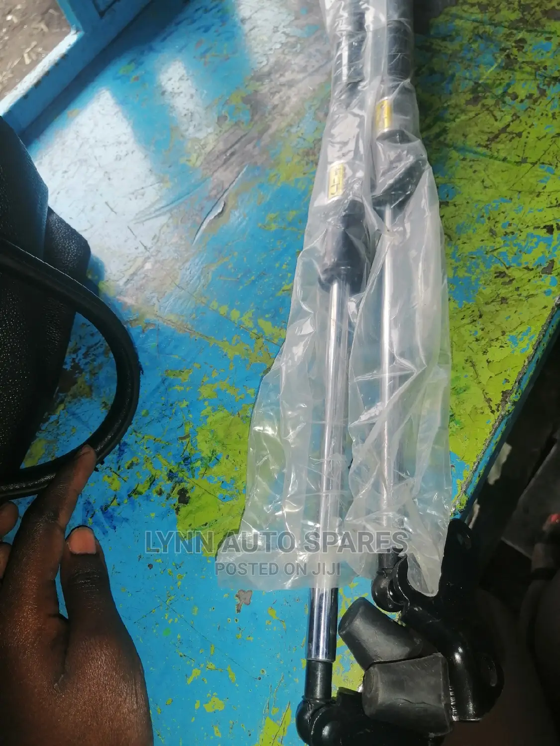 Toyota Hiace Boot Shocks