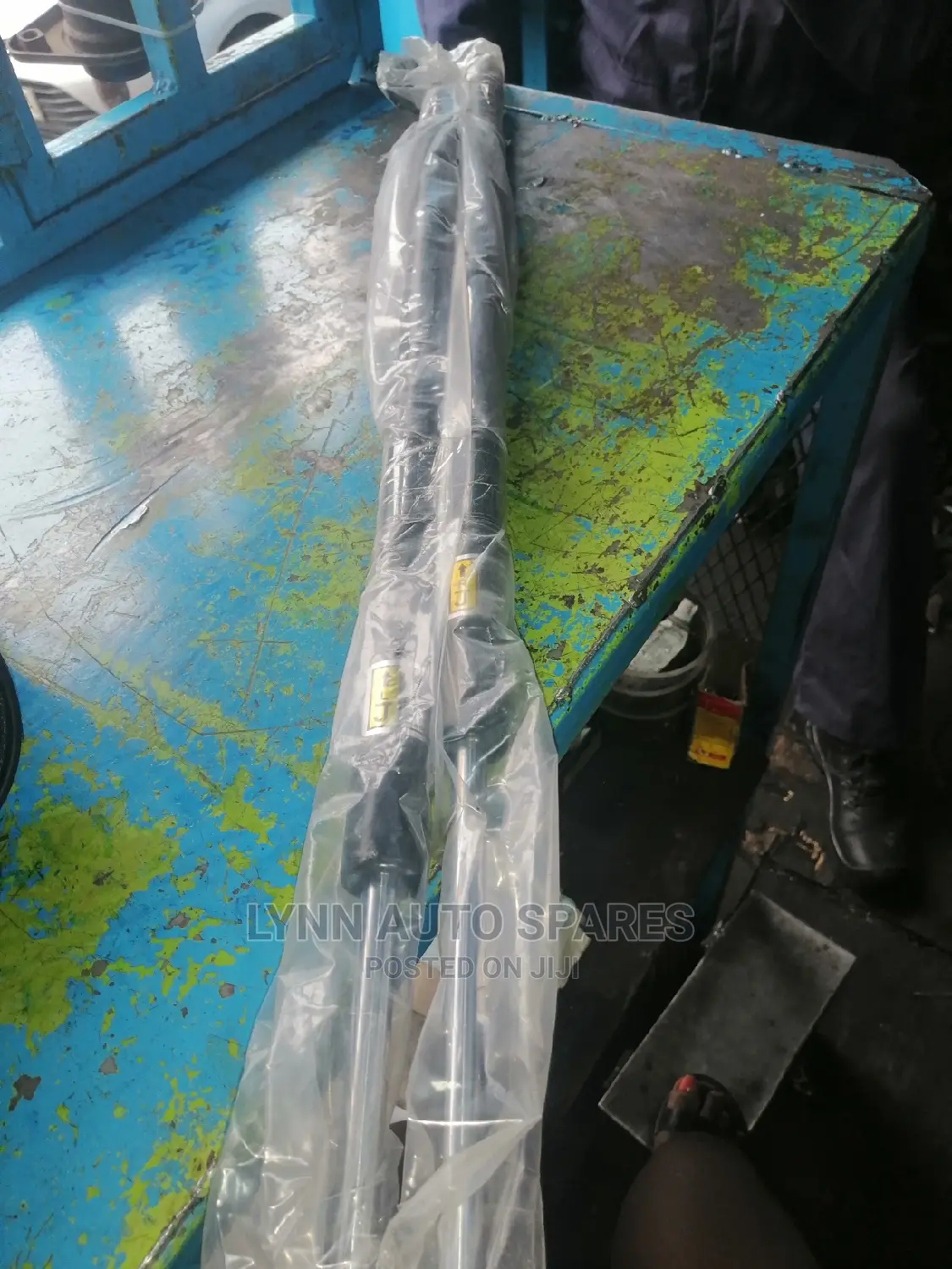 Toyota Hiace Boot Shocks
