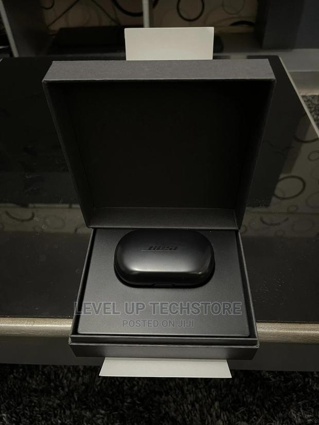 Bose Quietcomfort Noise Cancelling Earbuds - 2 Weeks Old - thumbnail 3