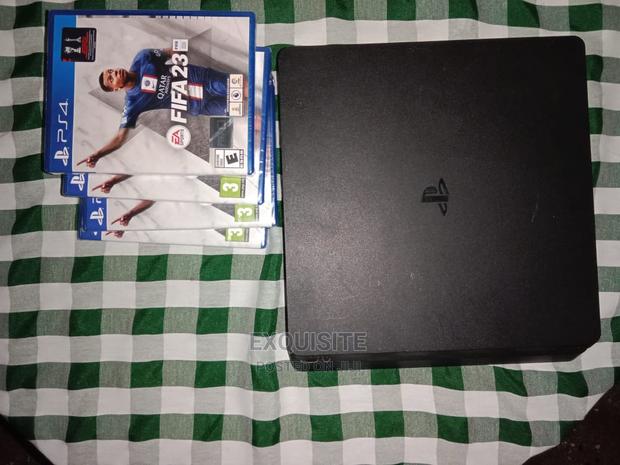 Ps4 Slim (Two Games) - main view