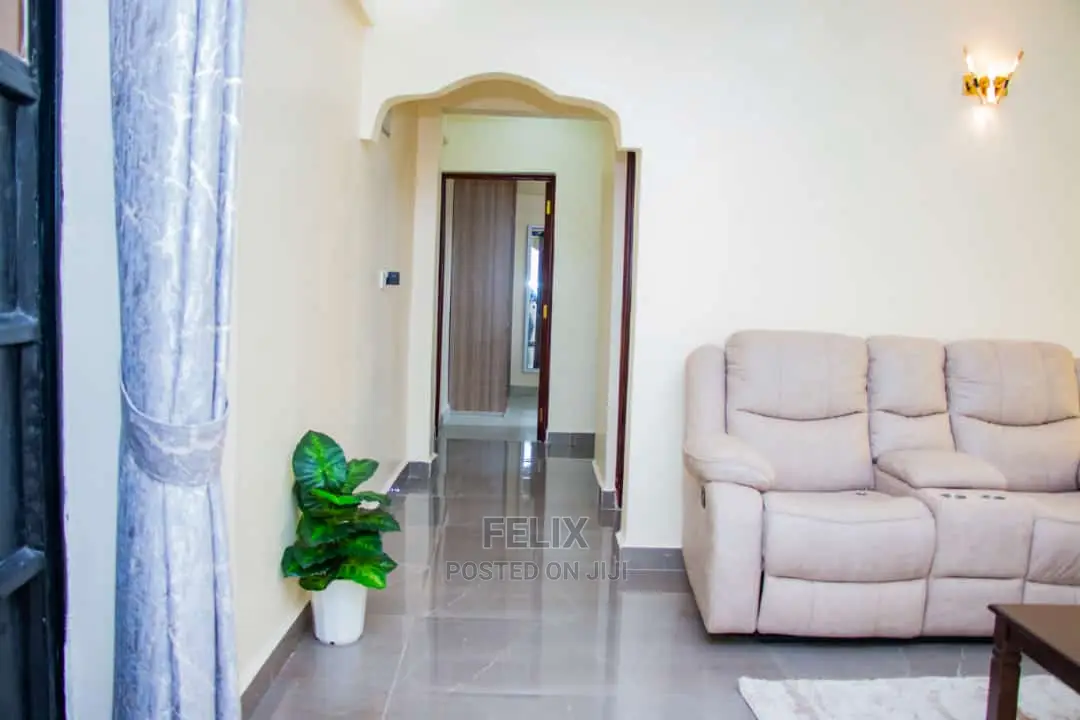 Karatina/Jambo Red Air Benb to Let