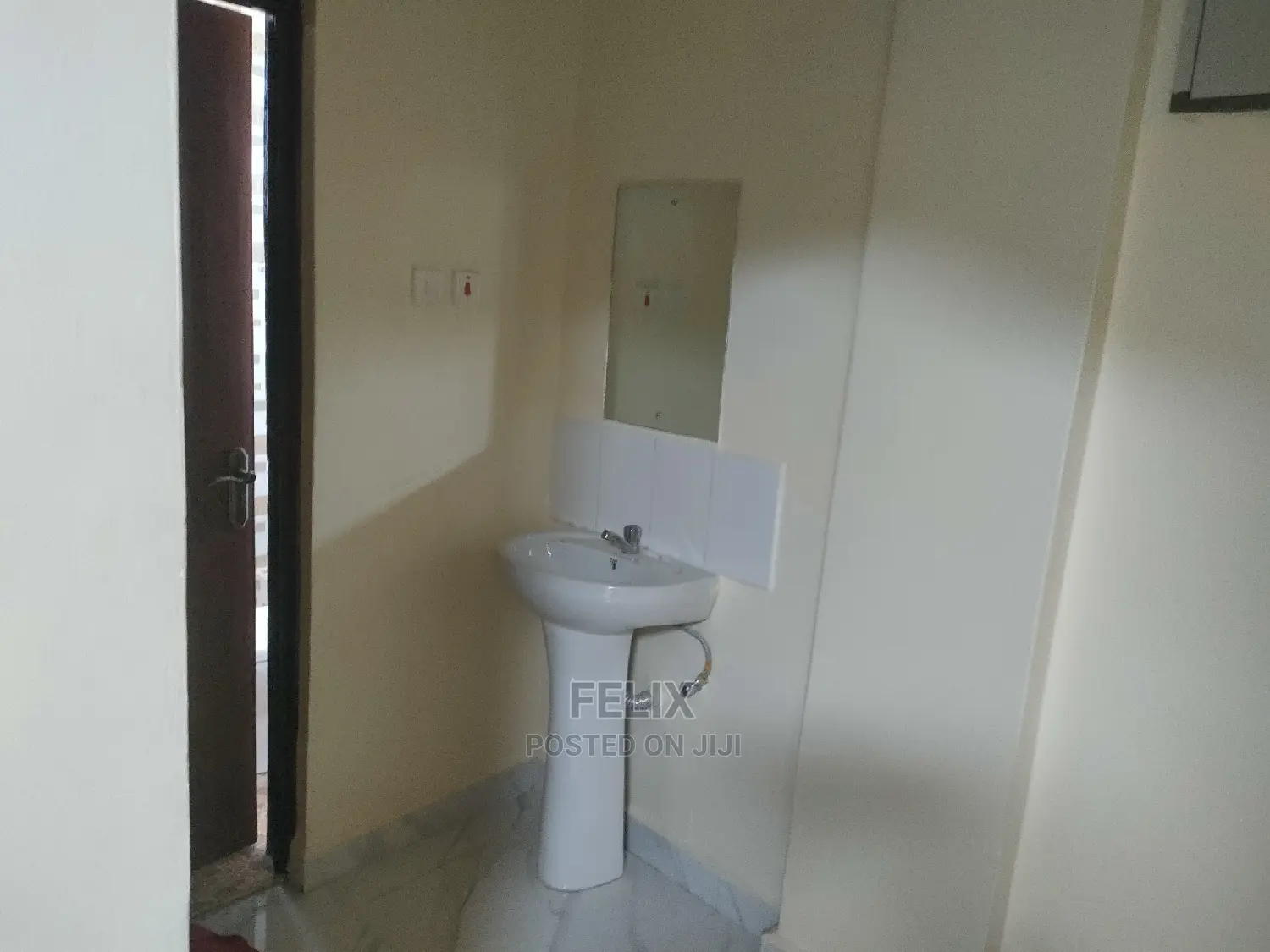 Karatina/Jambo Red Air Benb to Let