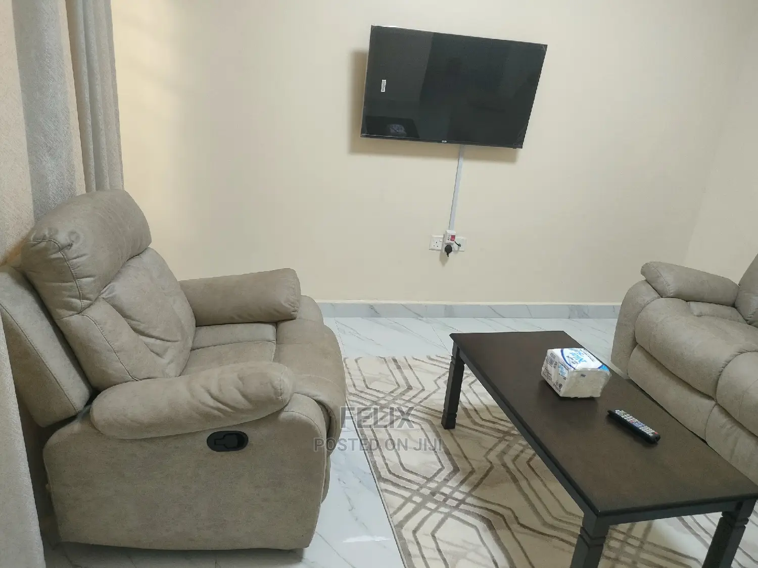 Karatina/Jambo Red Air Benb to Let