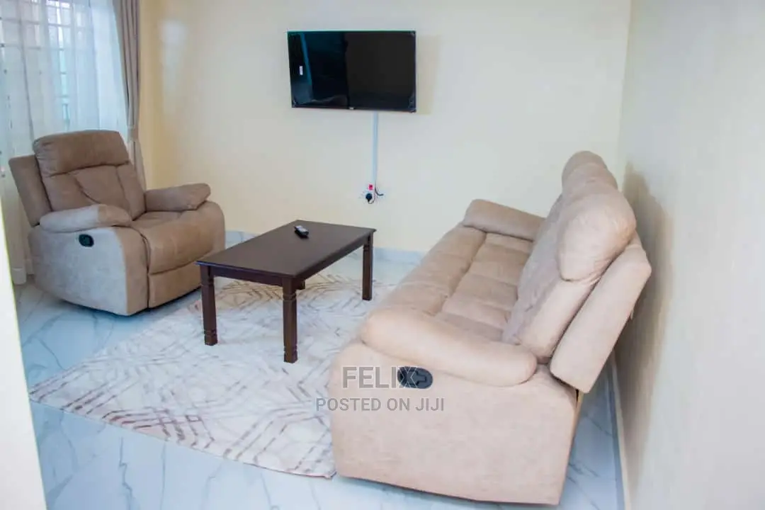 Karatina/Jambo Red Air Benb to Let
