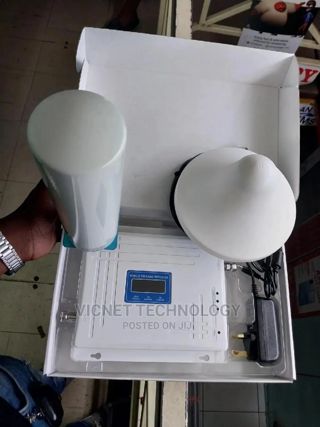 4G,3G,2G Mobile Signal Booster With High Gain Antennas
