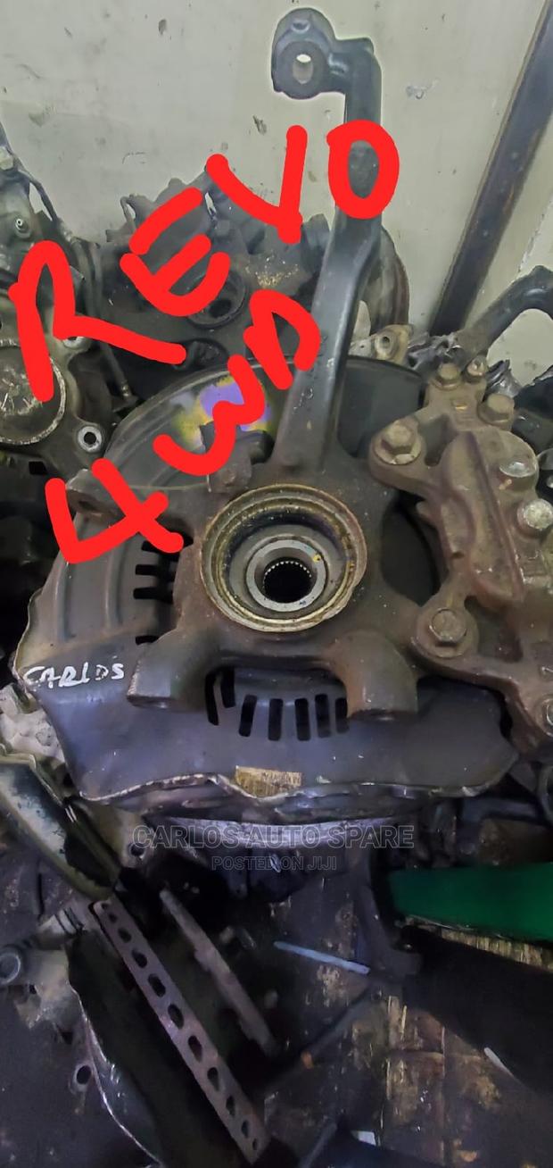Front Hub Revo 4wd
