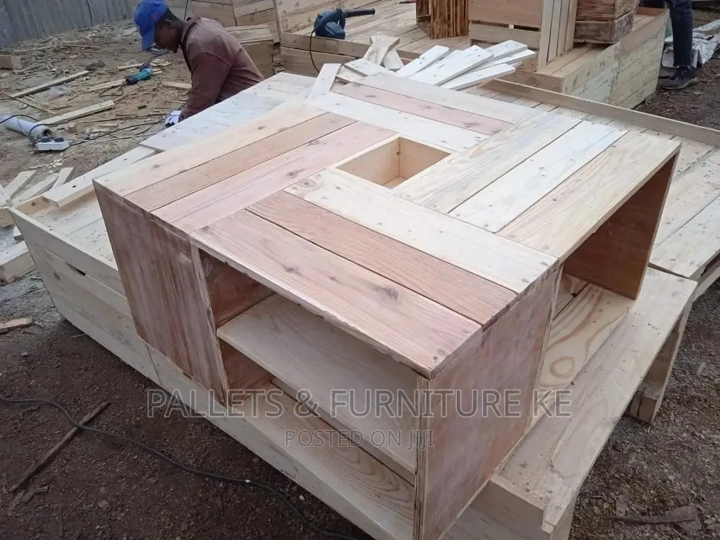 Clear Vannish Coffee Table