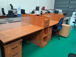 4 People Working Area Desk