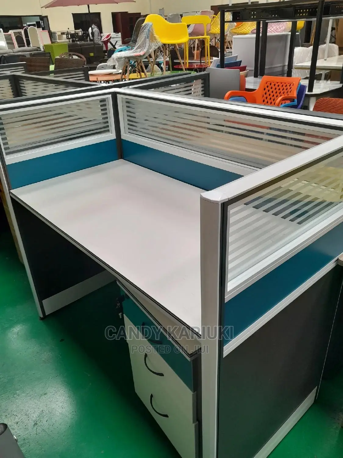 Spacious One Way Workstation