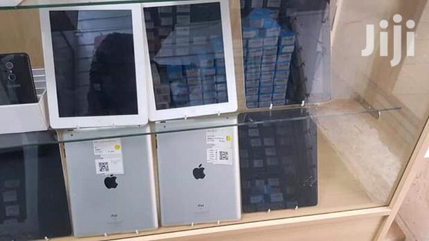 Apple iPad 2 Wi-Fi 16 GB Silver - main view