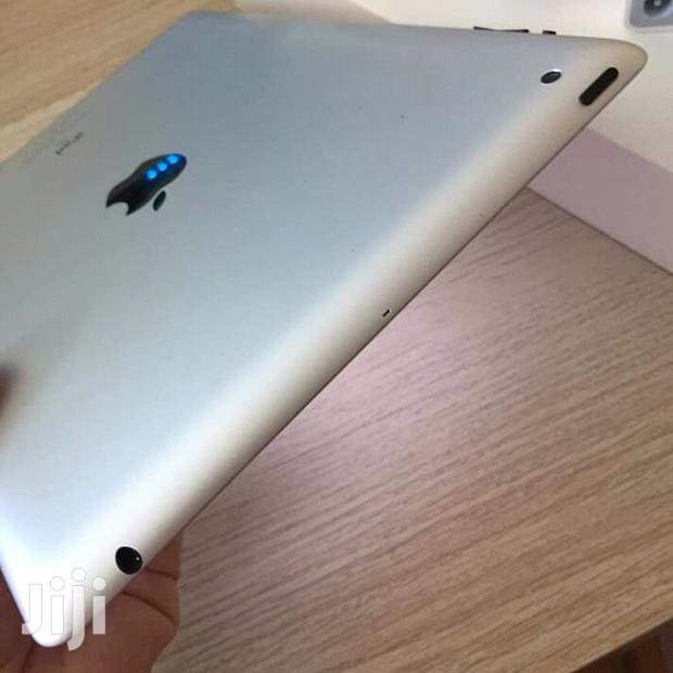 Apple iPad 2 Wi-Fi 16 GB Silver - main view