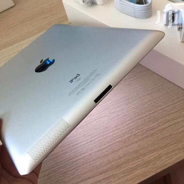 Apple iPad 2 Wi-Fi 16 GB Silver - main view