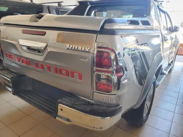 Toyota Hilux 2017 Silver - thumbnail 14