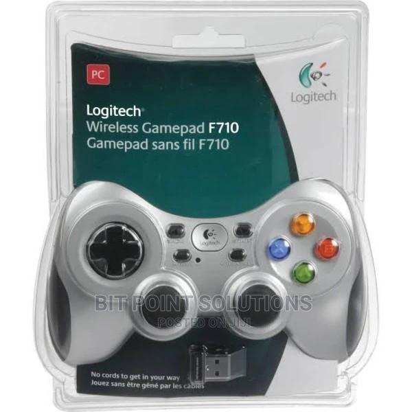 Logitech F710 Wirelss Gamepad - main view