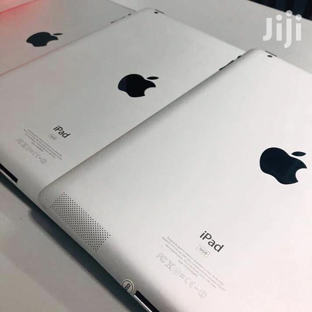 Apple iPad 2 Wi-Fi 16 GB Silver - main view