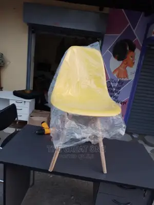 Aemes Chair