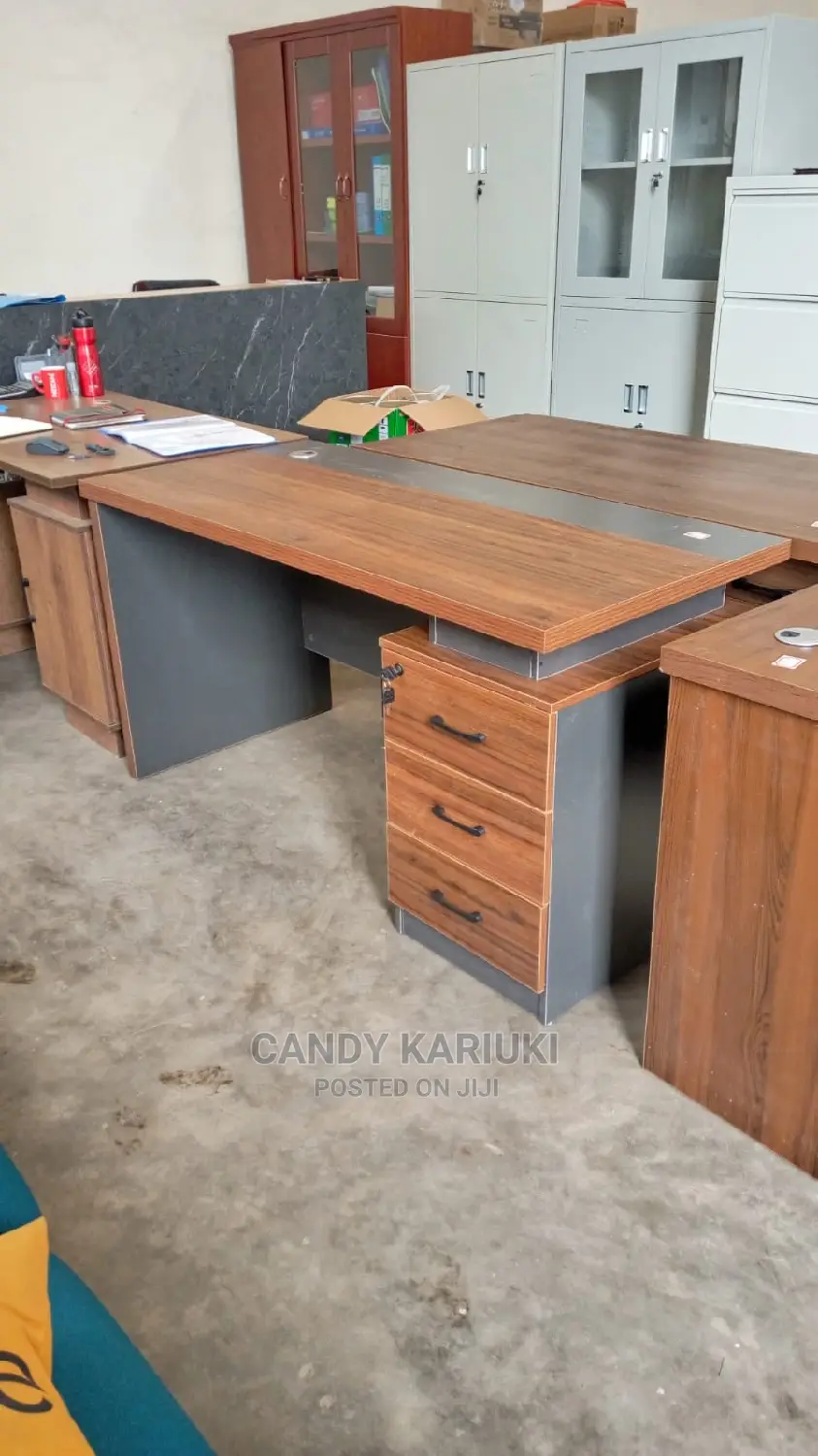Spacious 1.4m Office Desk