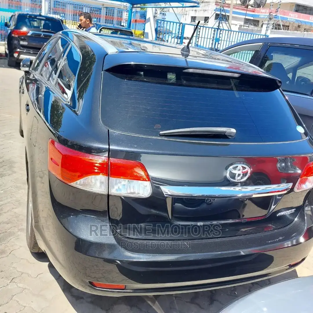 Toyota Avensis 2016 Blue