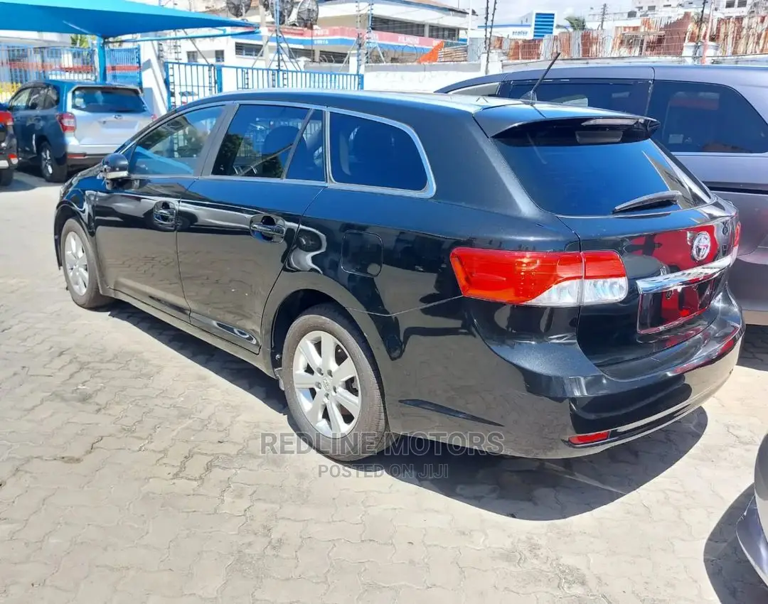 Toyota Avensis 2016 Blue
