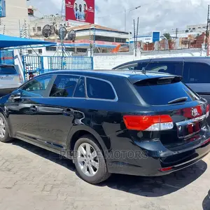 Toyota Avensis 2016 Blue